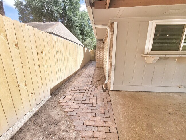 Foto del edificio - 3407 Saratoga Dr