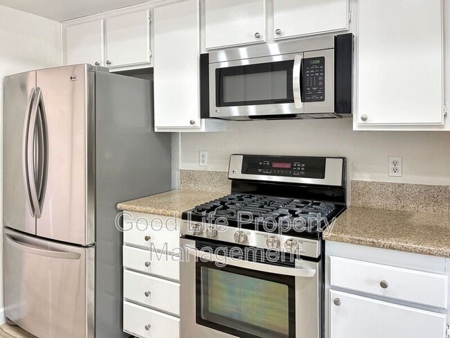Building Photo - 2552 Granada Cir