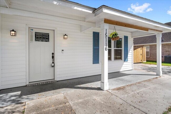 Foto del edificio - 15116 Rosewood St