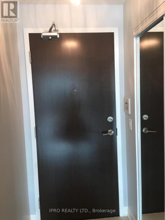 Photo du bâtiment - 205-2205 Sherway Gardens Rd