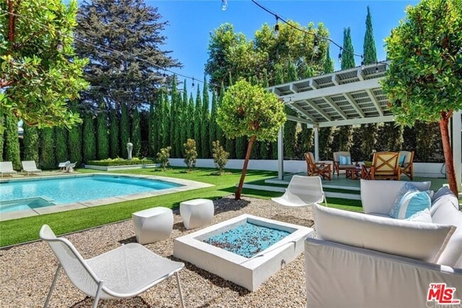 Building Photo - 1438 Santiago Dr