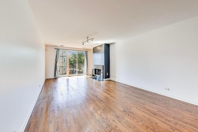 Foto del edificio - 5250 N Lincoln Ave