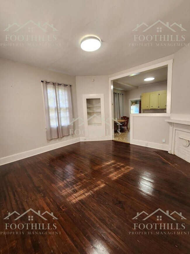 Foto del edificio - Charming 2 Bed, 1 Bath Home with Spacious ...