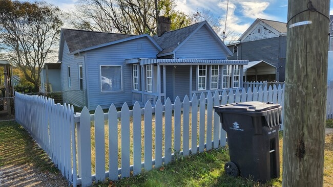 Building Photo - 1614 Brown Ave