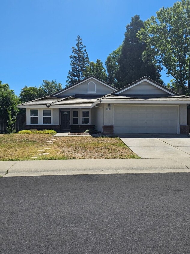 Primary Photo - Beautiful Newly Remodeled Home Available Now!