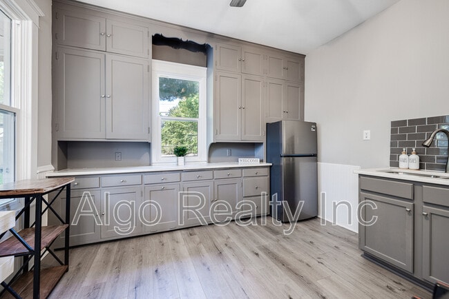 Foto del edificio - 2123 N Sheridan Ave