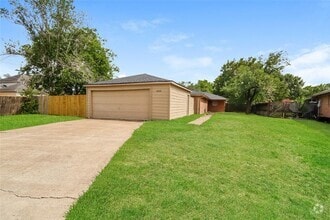Building Photo - 14003 Apple Dr
