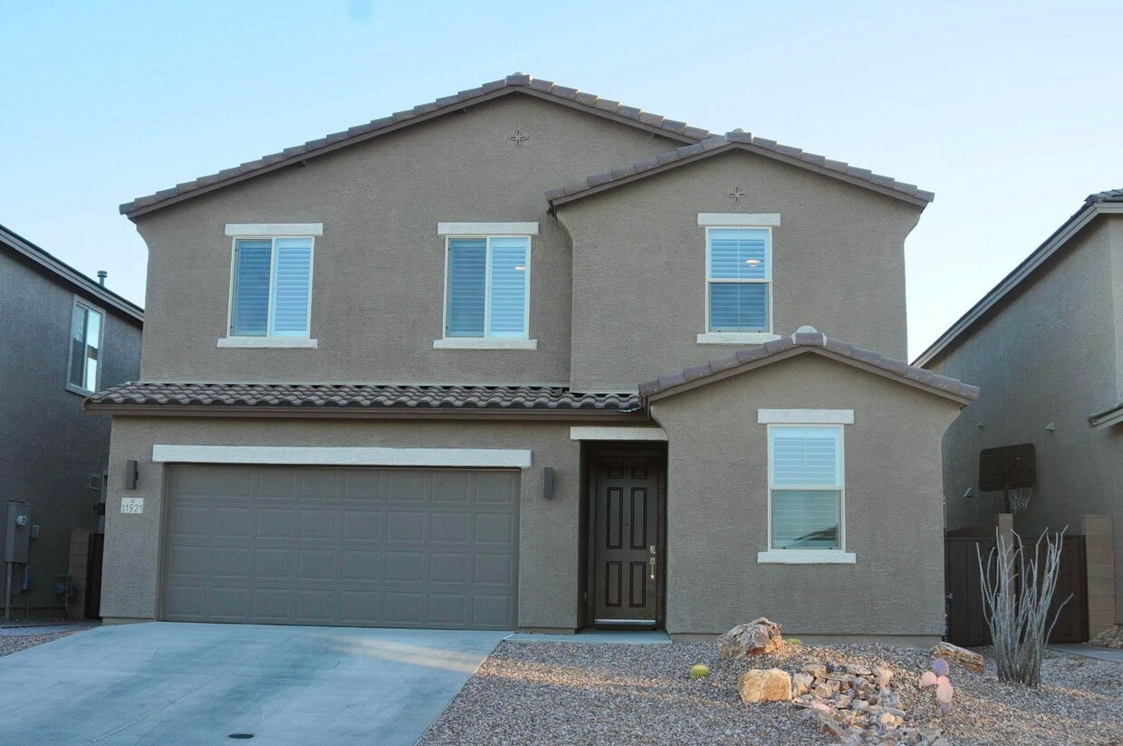 Primary Photo - SPACIOUS 4 BEDROOM 3 FULL BATH HOME