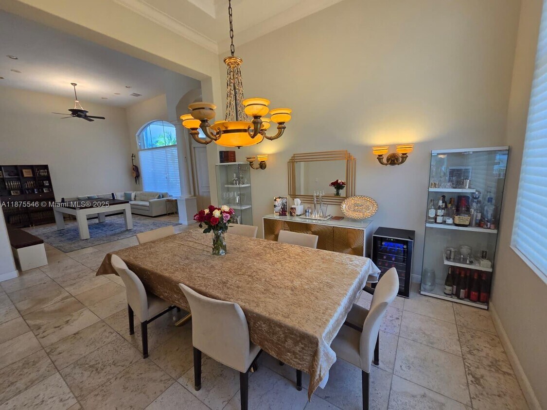 Foto principal - 7030 Islegrove Pl