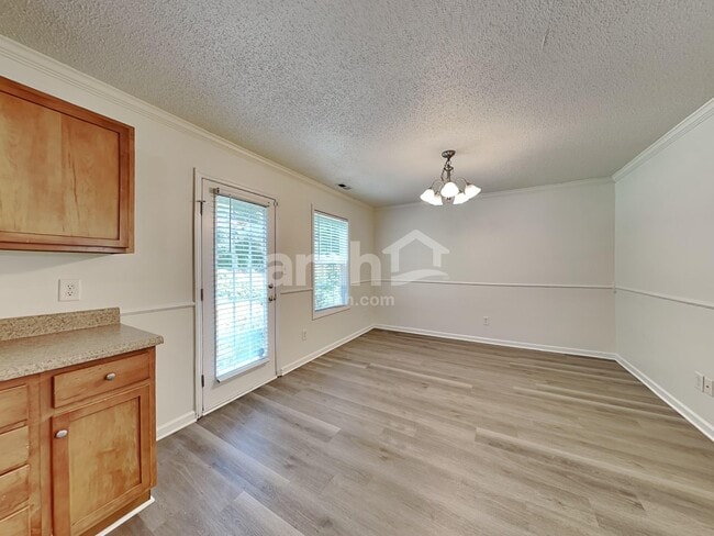 Foto del edificio - 1302 River Rock Dr