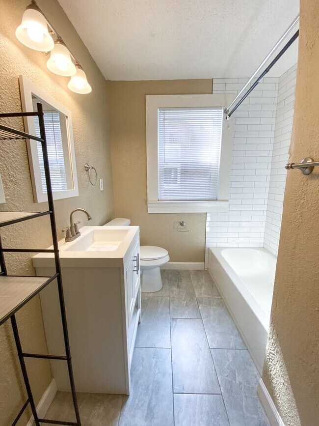 Foto del edificio - 2 bedroom, 1 bath near Jackson and Maury / Midtown Memphis