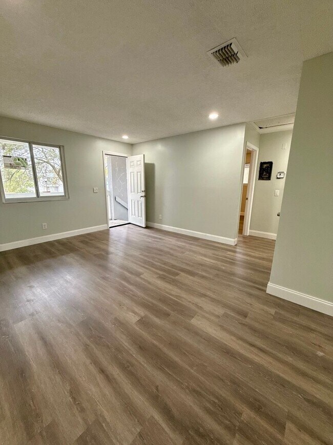 Foto del edificio - 5035 Westchase Ct