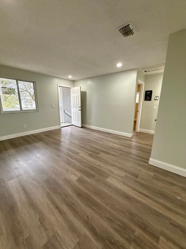 Photo - 5035 Westchase Ct Apartment