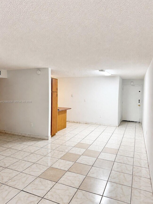 Building Photo - 555 NE 123rd St