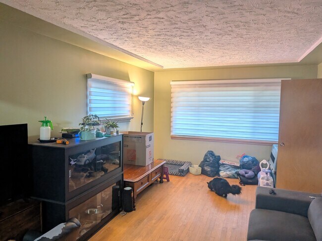 Building Photo - 45885 Henley Ave