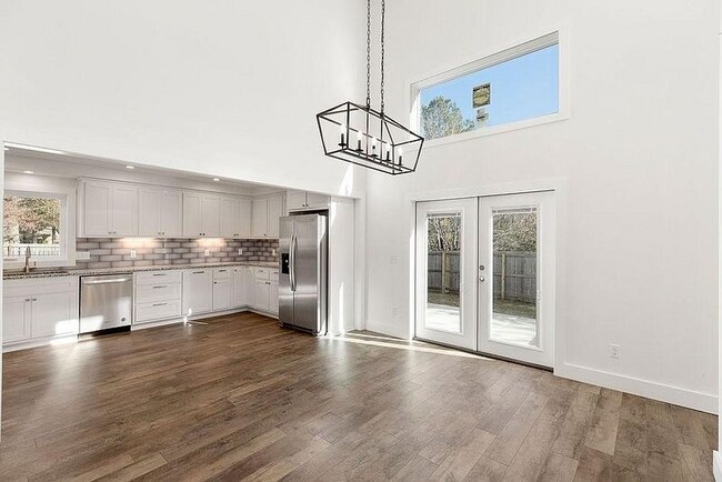 Building Photo - 639 Tanglewood Ave