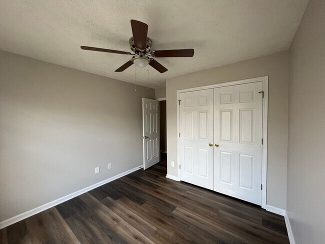 Building Photo - 137 Spring Valley Dr