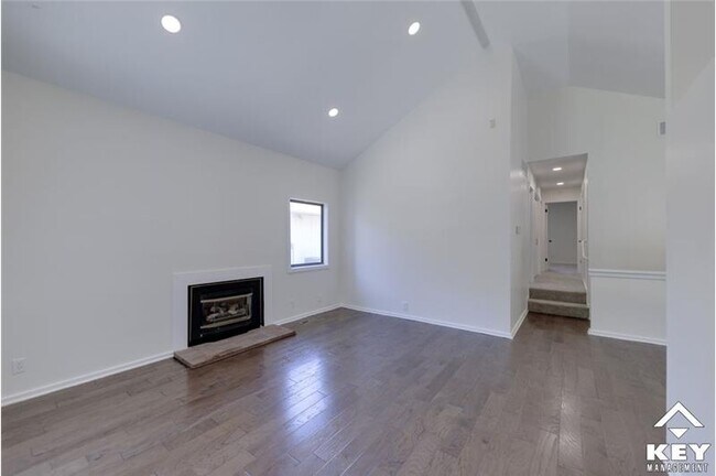 Building Photo - 6910 E Mainsgate St