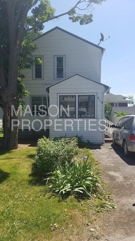 Primary Photo - One Bedroom, Plus Bonus Room!
