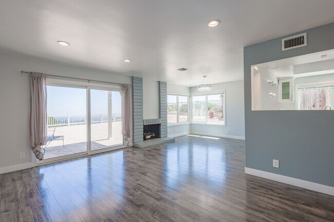 Foto del edificio - 738 Galaxy Heights Dr
