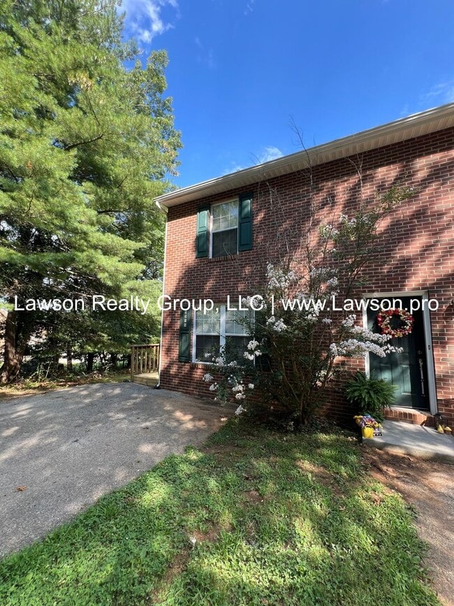 Building Photo - Woodland 5506-5508