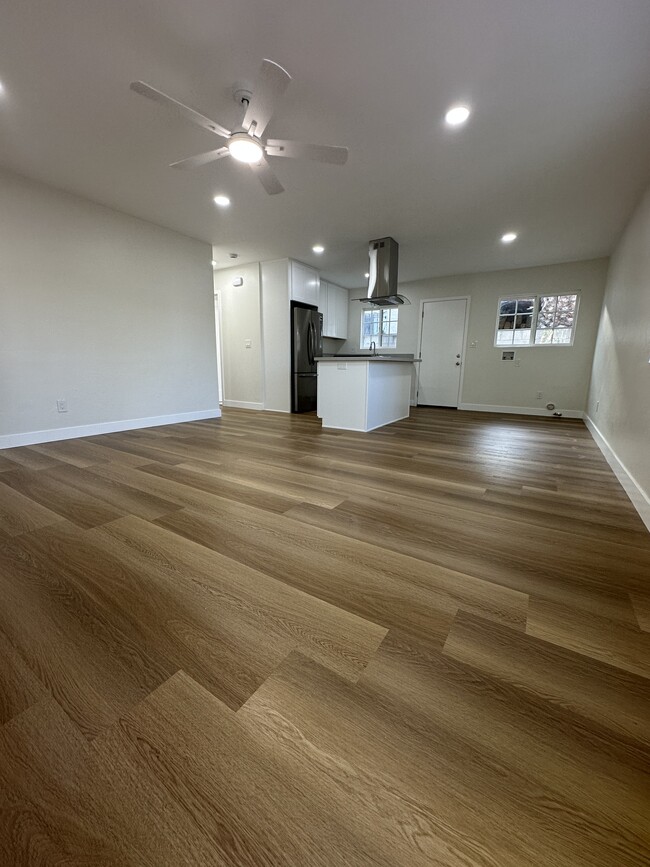 Foto del edificio - 2173 Harrison Ave