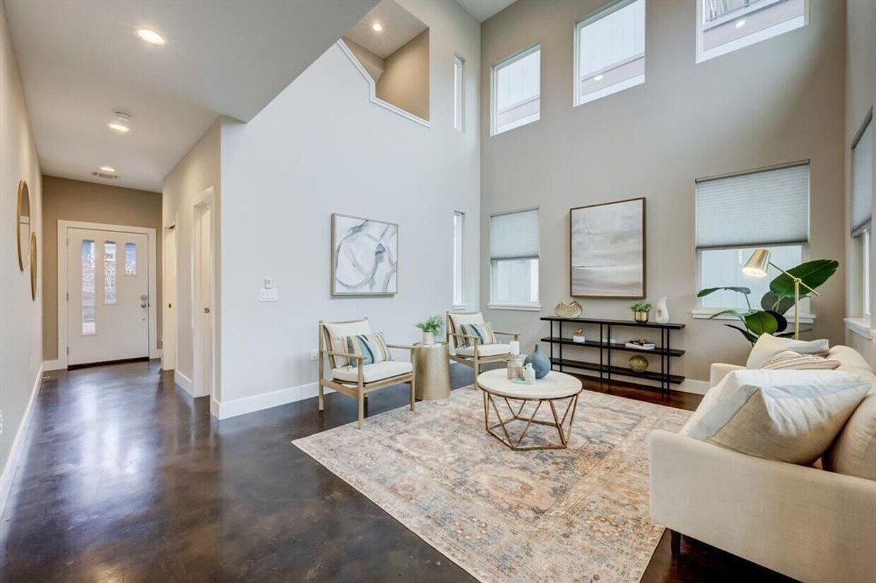 Primary Photo - Step into this alluring stand-alone locate...