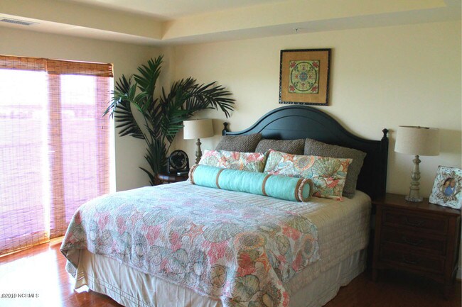 Foto del edificio - 100 Olde Towne Yacht Club Rd