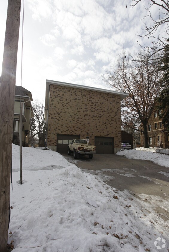 Building Photo - 2115 B St