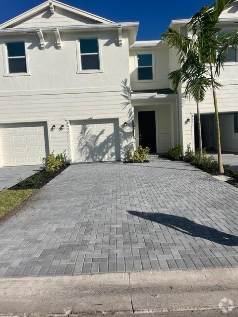 Building Photo - 4588 Hollister Ave