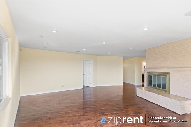 Building Photo - 8421 Aster Ave
