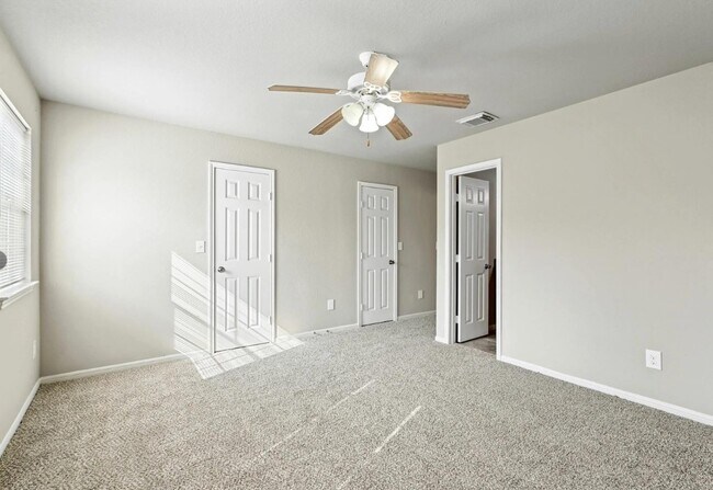 Foto del edificio - 9743 Fatima Lake Dr