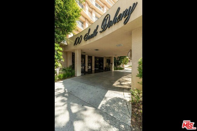Building Photo - 100 S Doheny Dr