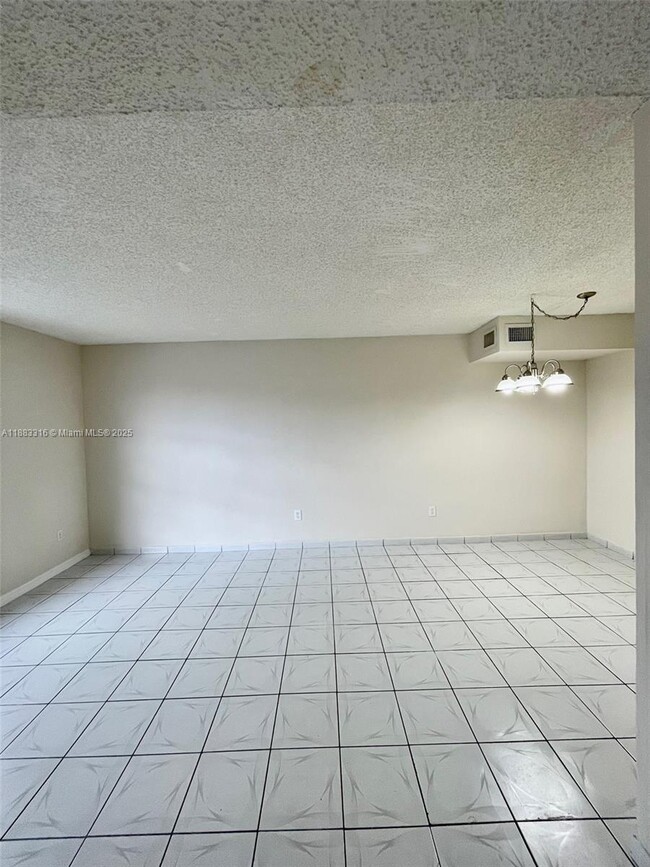 Foto del edificio - 7211 W 24th Ave