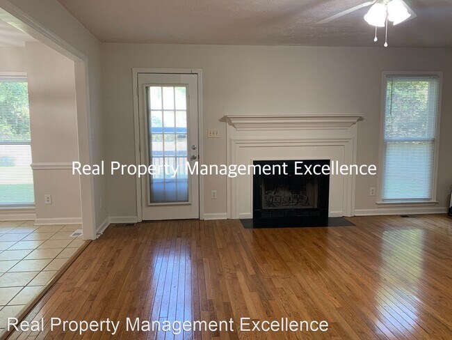 Foto del edificio - 4 br, 2.5 bath House - 1985 Oakview dr
