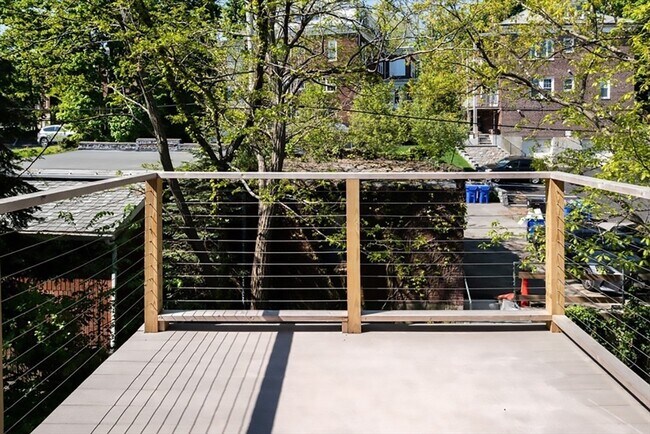 Building Photo - 15 Colbourne Cres