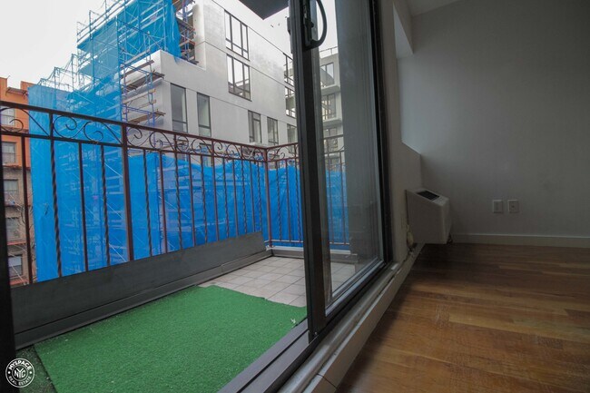 Foto del edificio - 2217 Caton Ave