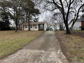 Building Photo - 613 Kellam Cir
