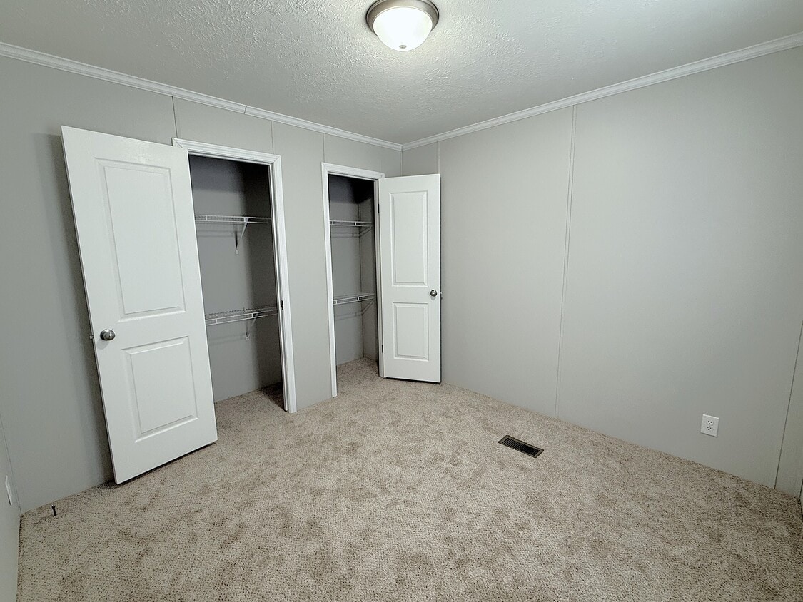 Building Photo - 82 East Dr