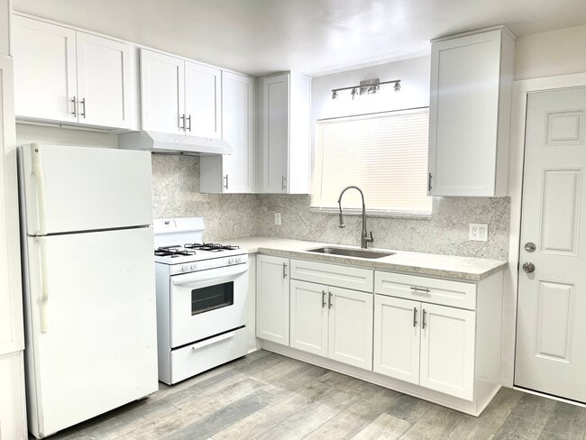 Foto del edificio - 319 S Alessandro St