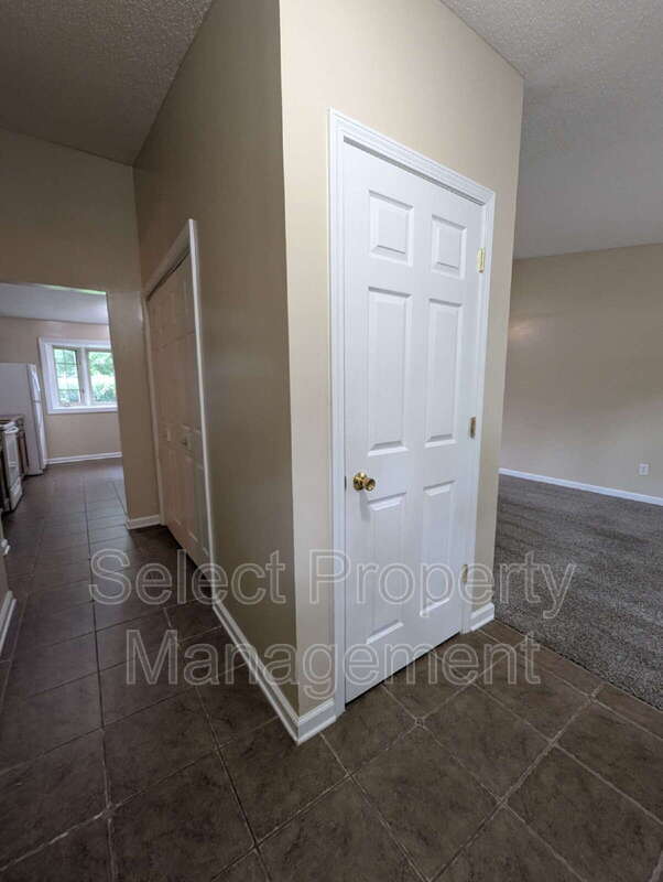 Foto del edificio - 3220 Thames Dr