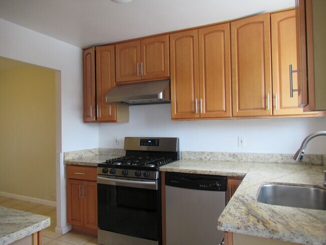 Building Photo - 16 Cottonwood Dr