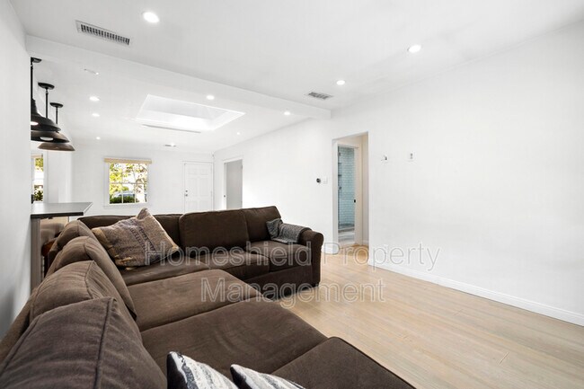 Foto del edificio - 4238 Goodland Ave