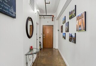 Building Photo - 831 S Flores St