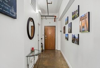 Building Photo - 831 S Flores St