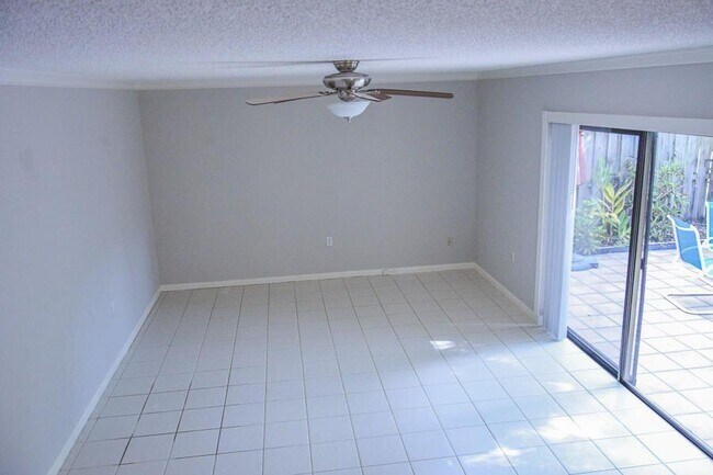 Foto del edificio - 2950 SW 22nd Cir