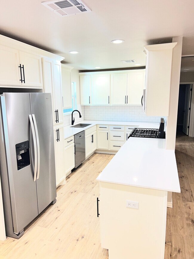 Foto del edificio - 1615 Iowa St