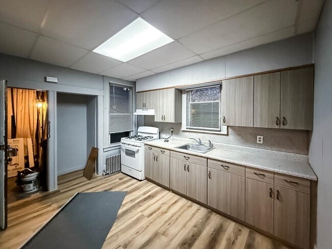 Foto del edificio - 57 Roosevelt Ave