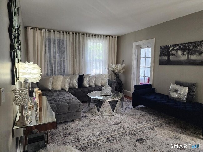 Building Photo - 44 Bamford Ave