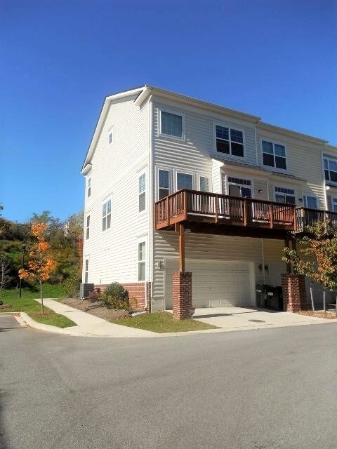 Building Photo - 400 Ava Way NE